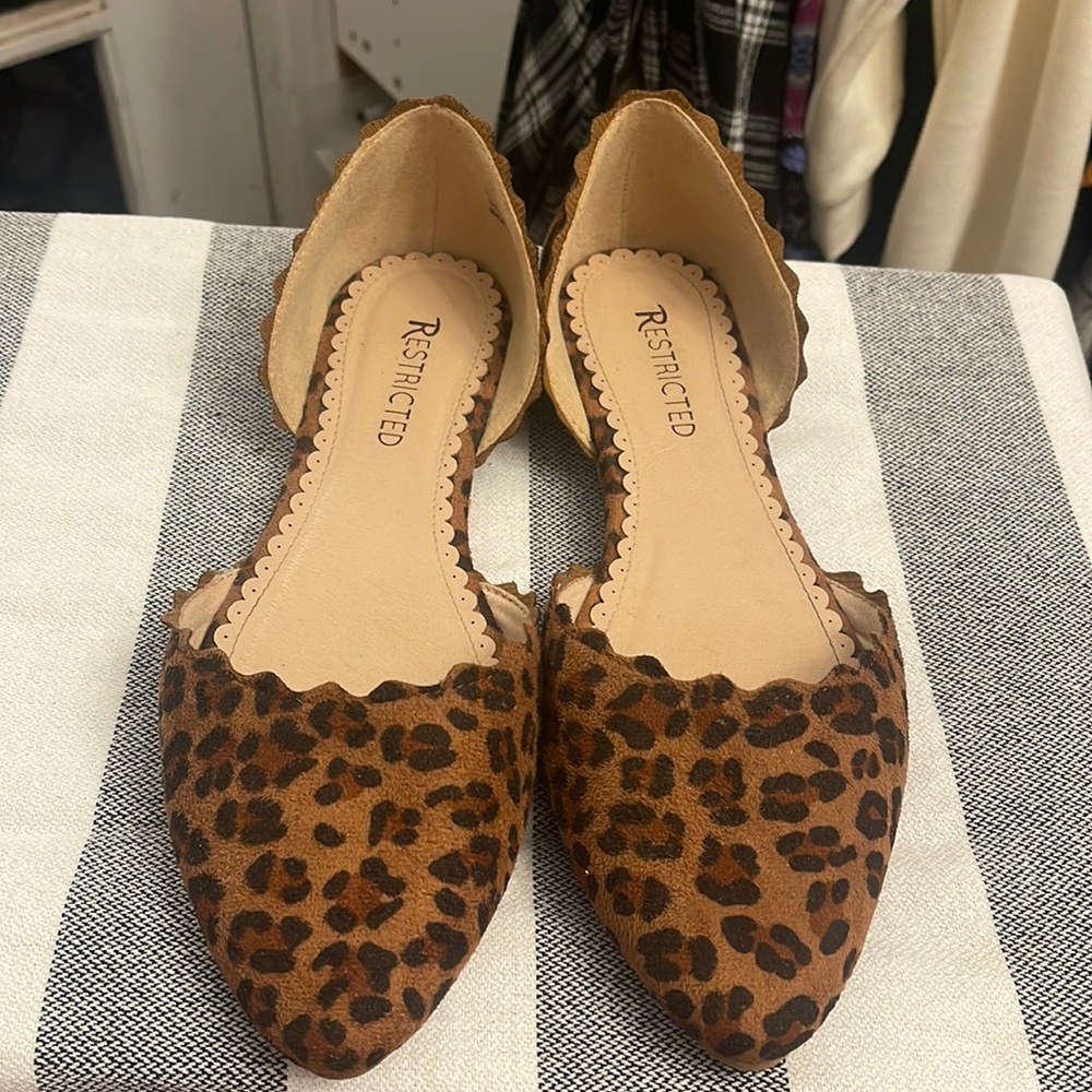 Cheetah Print Pointy Toe flats